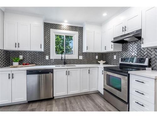 104 Edgemont Street N, Hamilton, ON - Indoor Photo Showing Kitchen With Upgraded Kitchen