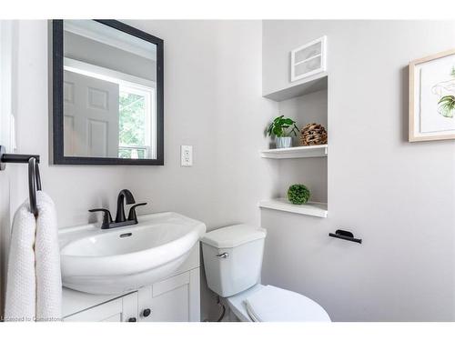 104 Edgemont Street N, Hamilton, ON - Indoor Photo Showing Bathroom