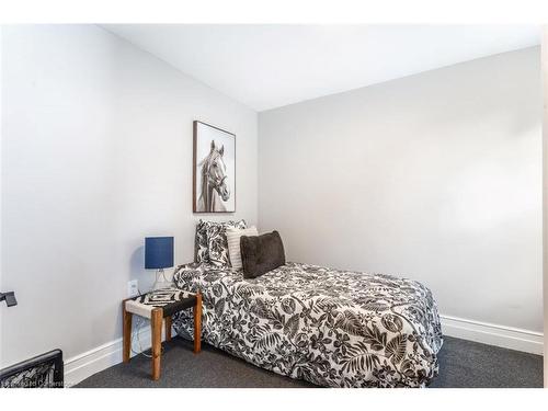 104 Edgemont Street N, Hamilton, ON - Indoor Photo Showing Bedroom