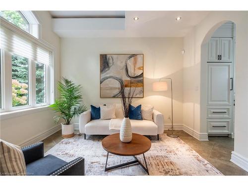 115 Rosemary Lane, Ancaster, ON - Indoor Photo Showing Living Room