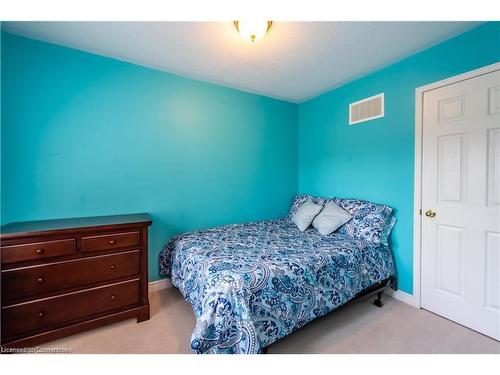 2391 Curtis Road, Burlington, ON - Indoor Photo Showing Bedroom