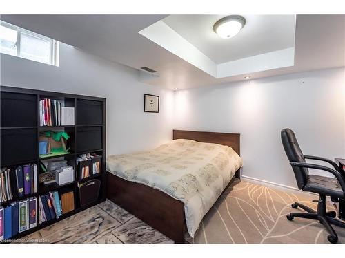 2391 Curtis Road, Burlington, ON - Indoor Photo Showing Bedroom