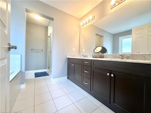 9409 Hendershot Boulevard, Niagara Falls, ON - Indoor Photo Showing Bathroom