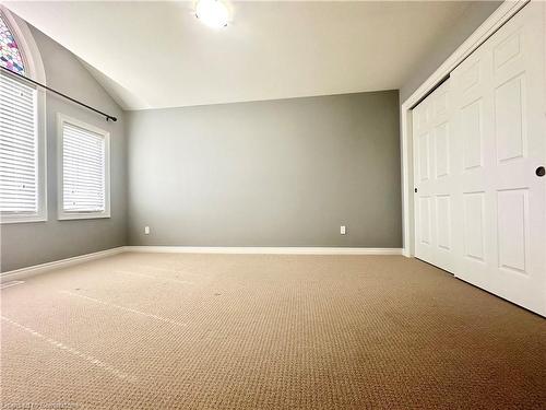 9409 Hendershot Boulevard, Niagara Falls, ON - Indoor Photo Showing Other Room