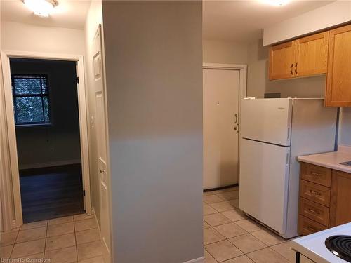 306-62 Victoria Avenue S, Hamilton, ON - Indoor Photo Showing Kitchen