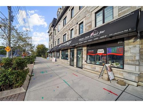 559 Lakeshore Road E, Mississauga, ON 