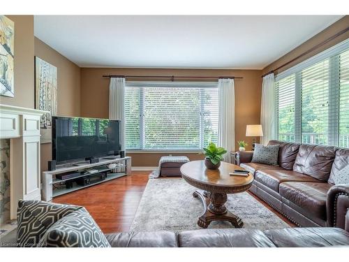 5 Maryheather Crescent, Flamborough, ON - Indoor Photo Showing Living Room