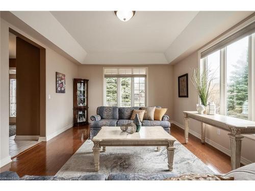 5 Maryheather Crescent, Flamborough, ON - Indoor Photo Showing Living Room