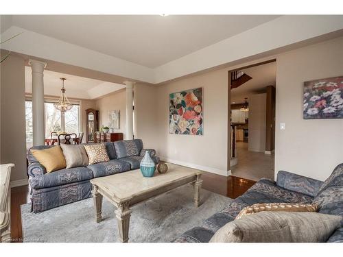 5 Maryheather Crescent, Flamborough, ON - Indoor Photo Showing Living Room