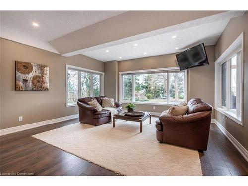 5 Maryheather Crescent, Flamborough, ON - Indoor Photo Showing Living Room