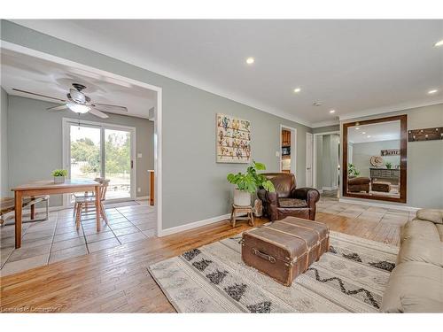 900 Beeforth Road, Millgrove, ON - Indoor Photo Showing Living Room