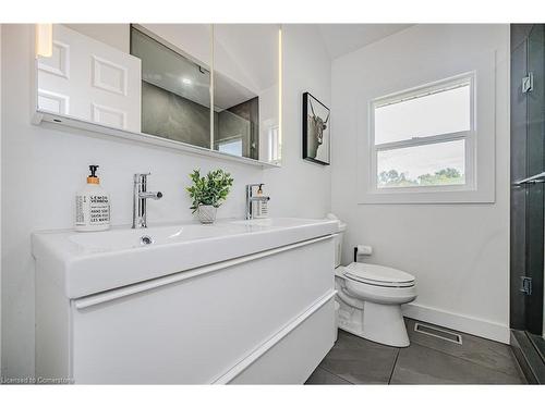 900 Beeforth Road, Millgrove, ON - Indoor Photo Showing Bathroom