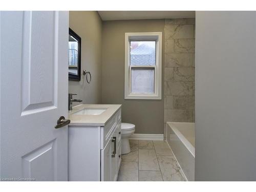 2-98 Duke Street, Hamilton, ON - Indoor Photo Showing Bathroom