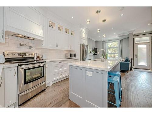 90 Peter Street, Hamilton, ON - Indoor Photo Showing Kitchen With Stainless Steel Kitchen With Upgraded Kitchen