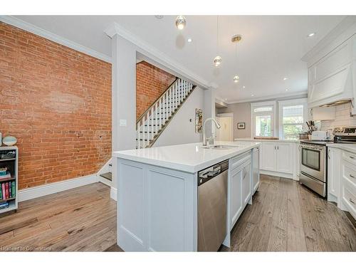 90 Peter Street, Hamilton, ON - Indoor Photo Showing Kitchen With Upgraded Kitchen