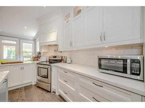 90 Peter Street, Hamilton, ON - Indoor Photo Showing Kitchen