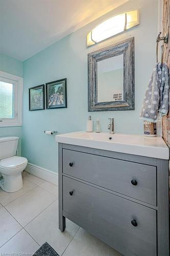 90 Peter Street, Hamilton, ON - Indoor Photo Showing Bathroom