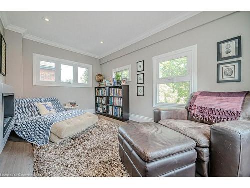 90 Peter Street, Hamilton, ON - Indoor Photo Showing Bedroom