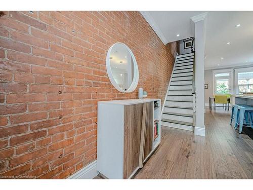 90 Peter Street, Hamilton, ON - Indoor Photo Showing Other Room