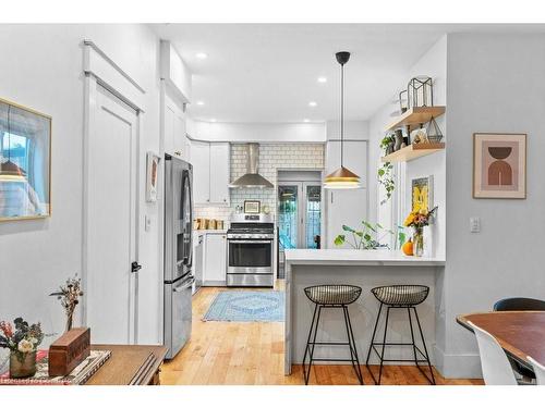 120 Gibson Avenue, Hamilton, ON - Indoor Photo Showing Kitchen With Upgraded Kitchen