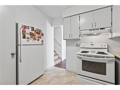 71 Jarrow Road, St. Catharines, ON - Indoor Photo Showing Kitchen