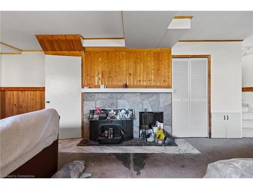 71 Jarrow Road, St. Catharines, ON - Indoor Photo Showing Living Room With Fireplace