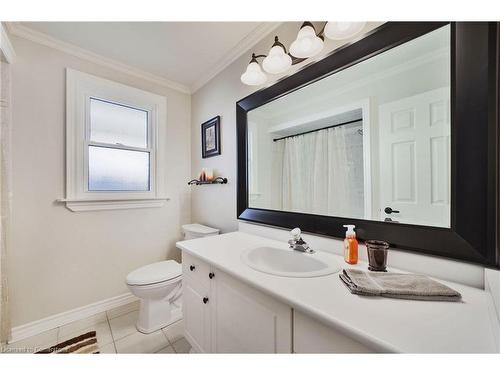 14 Jacqueline Boulevard, Hamilton, ON - Indoor Photo Showing Bathroom