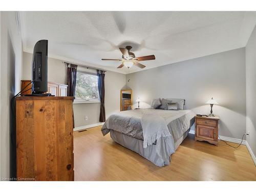 14 Jacqueline Boulevard, Hamilton, ON - Indoor Photo Showing Bedroom