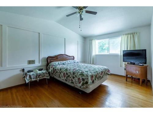 10 Vera Court, Hamilton, ON - Indoor Photo Showing Bedroom