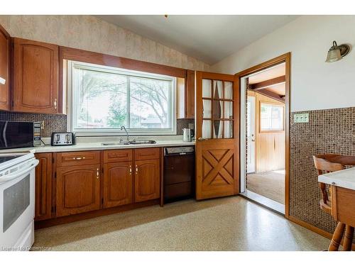 10 Vera Court, Hamilton, ON - Indoor Photo Showing Kitchen With Double Sink