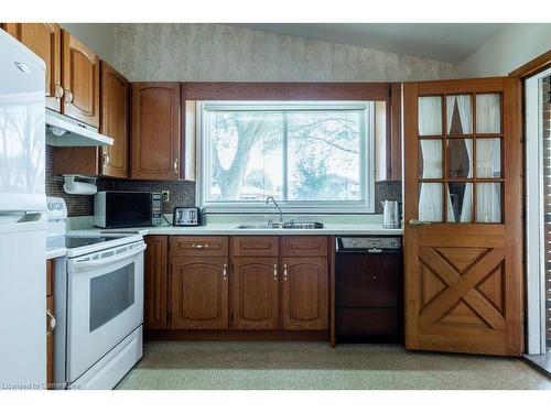 10 Vera Court, Hamilton, ON - Indoor Photo Showing Kitchen With Double Sink