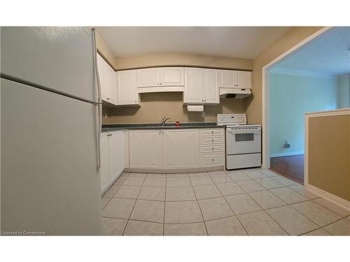 1817 Creek Way, Burlington, ON - Indoor Photo Showing Kitchen