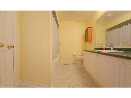 1817 Creek Way, Burlington, ON - Indoor Photo Showing Bathroom