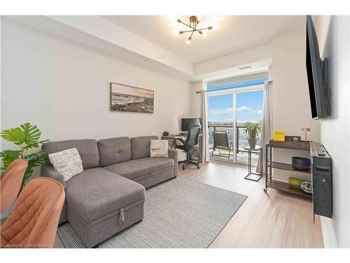 524-600 North Service Road, Stoney Creek, ON - Indoor Photo Showing Living Room