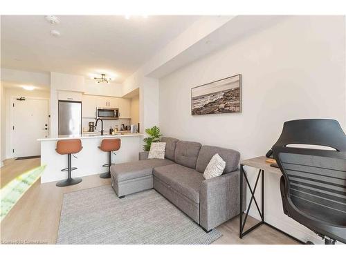 524-600 North Service Road, Stoney Creek, ON - Indoor Photo Showing Living Room