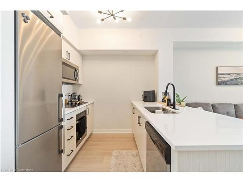 524-600 North Service Road, Stoney Creek, ON - Indoor Photo Showing Kitchen With Double Sink With Upgraded Kitchen