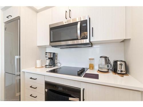 524-600 North Service Road, Stoney Creek, ON - Indoor Photo Showing Kitchen