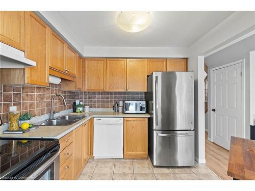 12-134 Terni Boulevard, Hamilton, ON - Indoor Photo Showing Kitchen With Double Sink