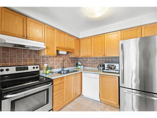 12-134 Terni Boulevard, Hamilton, ON - Indoor Photo Showing Kitchen With Double Sink