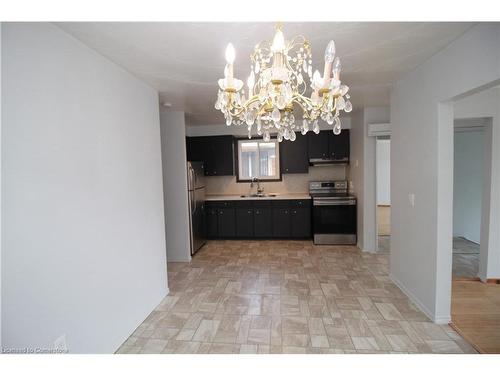 1-19 Delena Avenue N, Hamilton, ON - Indoor Photo Showing Kitchen