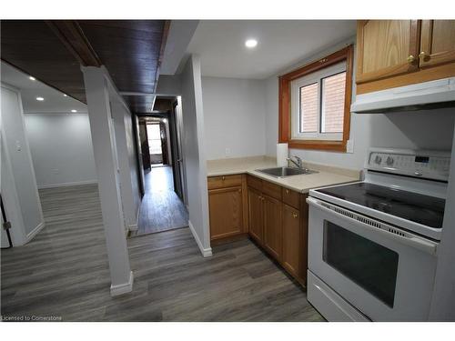 1-19 Delena Avenue N, Hamilton, ON - Indoor Photo Showing Kitchen