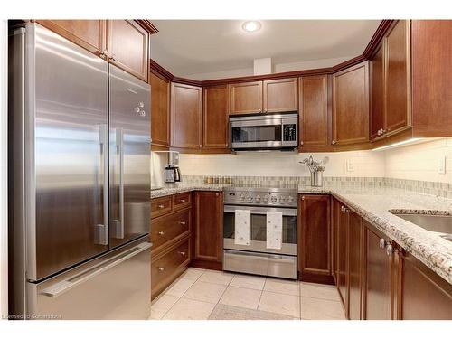 304-1477 Lakeshore Road, Burlington, ON - Indoor Photo Showing Kitchen