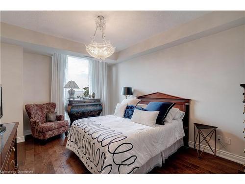 304-1477 Lakeshore Road, Burlington, ON - Indoor Photo Showing Bedroom