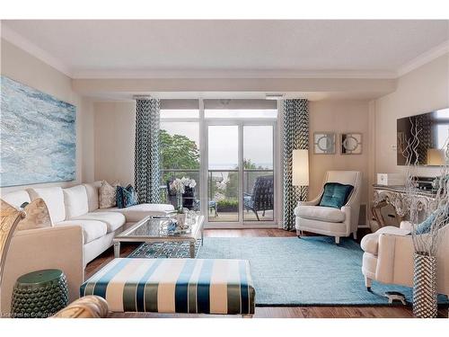 304-1477 Lakeshore Road, Burlington, ON - Indoor Photo Showing Living Room