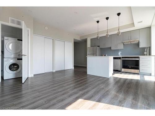 2302-15 Queen Street S, Hamilton, ON - Indoor Photo Showing Kitchen