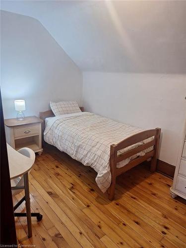 907 Vine Street, Cambridge, ON - Indoor Photo Showing Bedroom