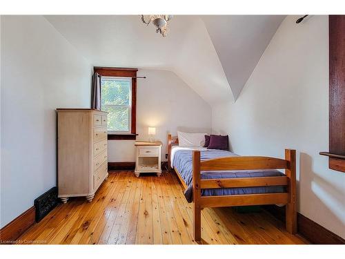 907 Vine Street, Cambridge, ON - Indoor Photo Showing Bedroom