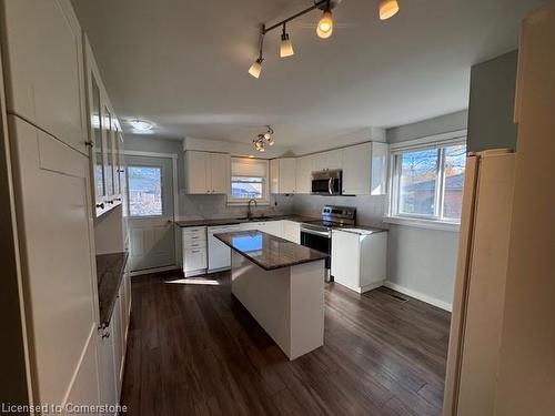 Upper-90 Anna Capri Drive, Hamilton, ON - Indoor Photo Showing Kitchen