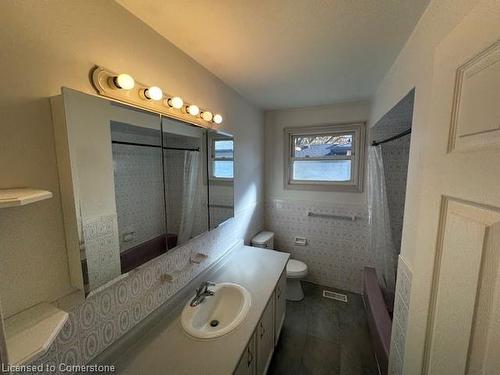 Upper-90 Anna Capri Drive, Hamilton, ON - Indoor Photo Showing Bathroom