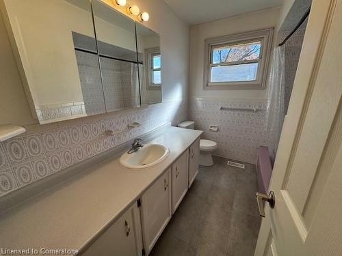 Upper-90 Anna Capri Drive, Hamilton, ON - Indoor Photo Showing Bathroom